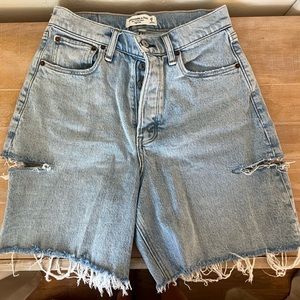 Abercrombie & Fitch Curve Love High Rise 7" Dad Short, Size 26 (or Size 2)